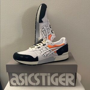 Asics Sneakers